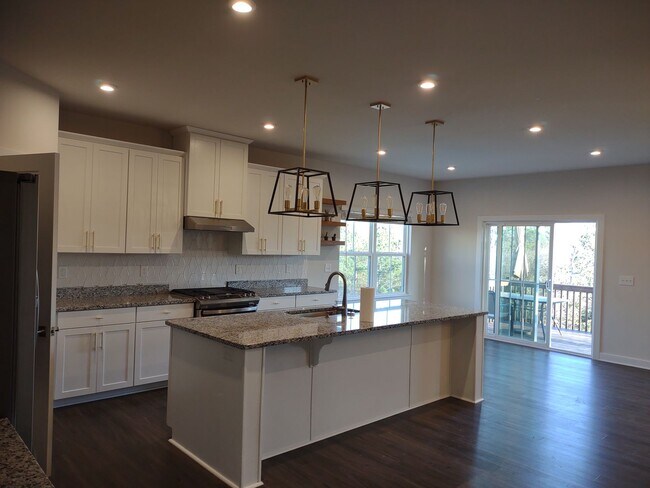 Photo - Superlative 6 Bedroom, 5 Bathroom Home in an Upscale Community!