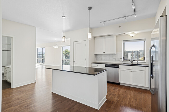 Kitchen - Edina Gateway Apartments