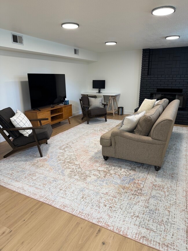 Building Photo - 7050 S 2780 E