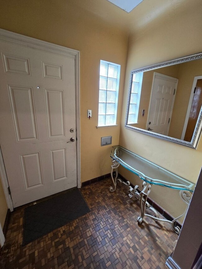 Photo - 1679 Xavier St