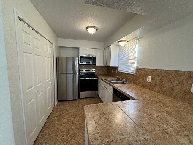 Photo - 6005 Fortuna Rd NW Unidad A