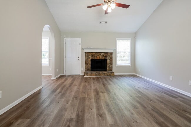 Photo - 810 Windsor Dr