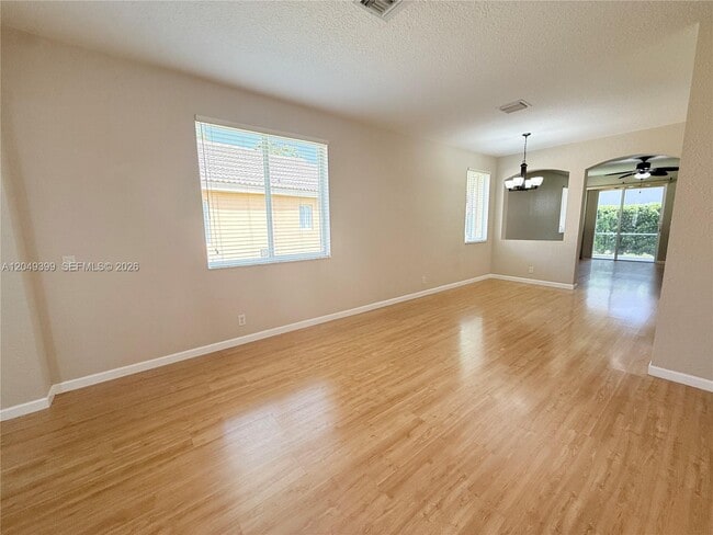 Photo - 899 Phoenix Way