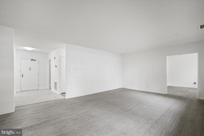 Photo - 3709 S George Mason Dr Unit 114