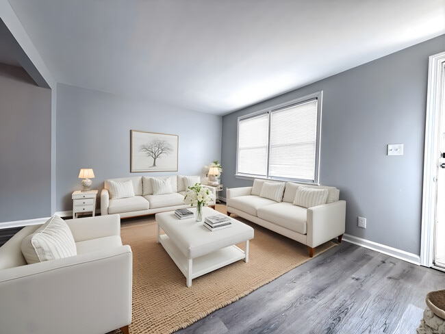 Photo - 211 Spencer St