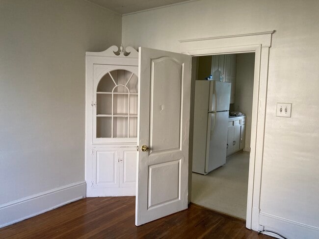 Building Photo - 372 W Maple St Unit First Floor