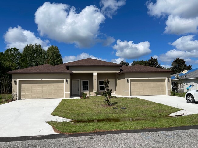 Like new 4/2/1 with screened in porch - Like new 4/2/1 with screened in porch House