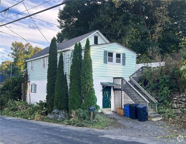 Building Photo - 10 Maple Ave Rental