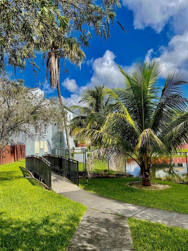 Photo - 1725 W 60th St Unit F304