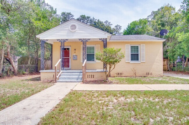 Building Photo - Beautifully Renovated 2BR in Navy Point - ... Rental