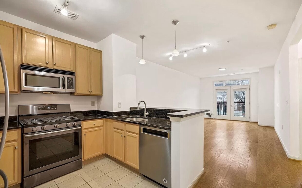Photo - 2665 Prosperity Ave (Fairfax, VA)