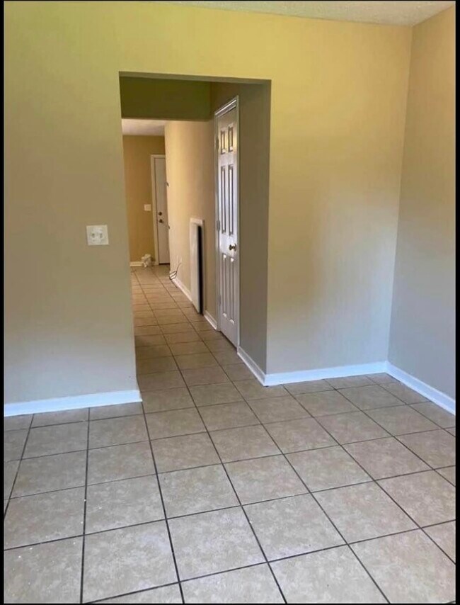 1301 Louisville St Townhome Townhome Rental in Starkville MS