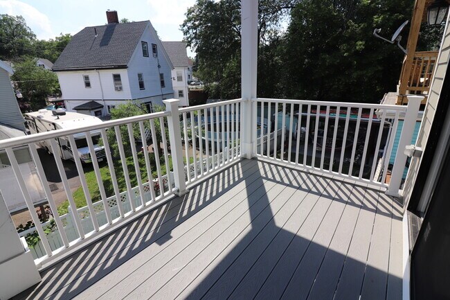 Photo - 140 Minden St