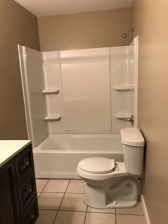Bathroom 1 - 621 Bluemont Ave Unit B
