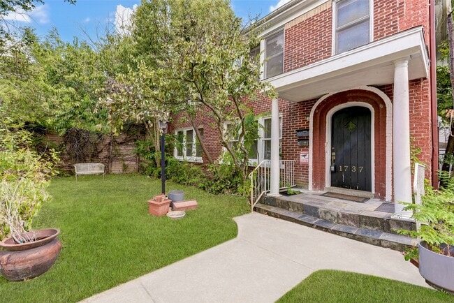 Photo - 1737 Branard St