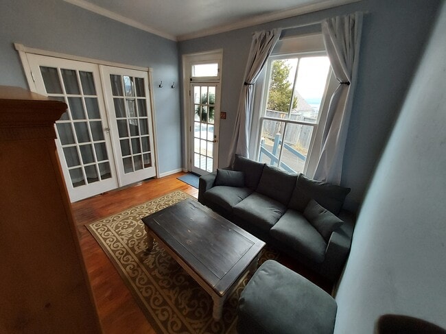 123 W Pacific St