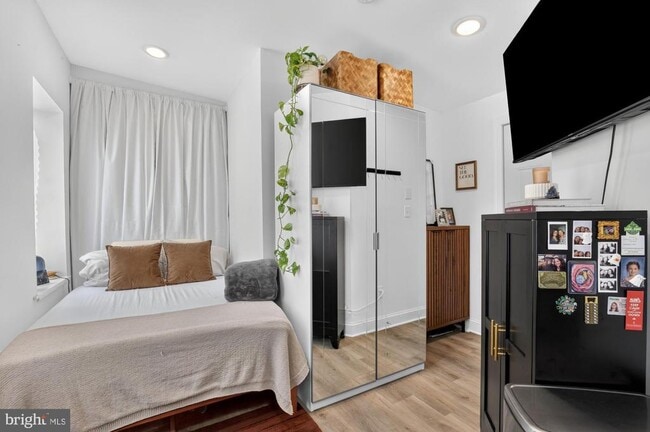 Photo - 2046 E Huntingdon St Unit 3R