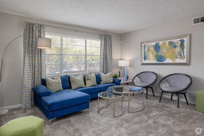 2BR, 2BA - 1,104SF - Renovated - Living Room