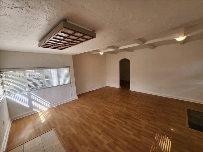 Photo - 2129 Taylor St