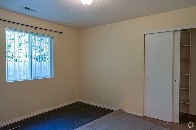 Building Photo - July 1st move in Rental