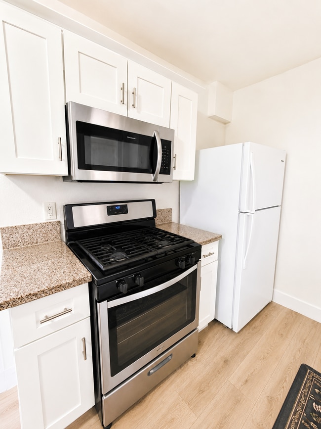 Photo - 240 E Winchester Dr