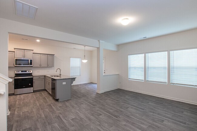 Photo - 3BD/2.5 Bath Townhome in Midland Wyntree Community- JANUARY 2026