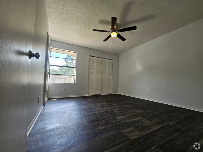 Building Photo - FOR RENT Rental