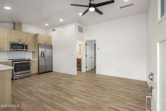 Building Photo - 220 N Drew St Rental