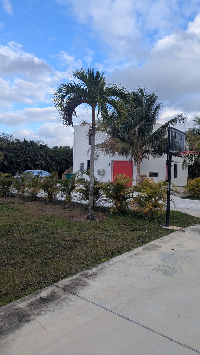 Building Photo - 1335 Churchill Rd Unit Casita 2