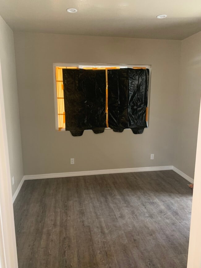 Bedroom - 6117 S Victoria Ave Unit 6117 1.5