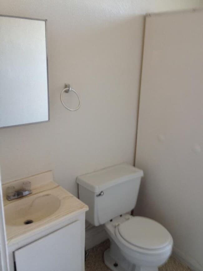 Photo - Small Affordable Downtown Davenport Studio Unidad Apt #7