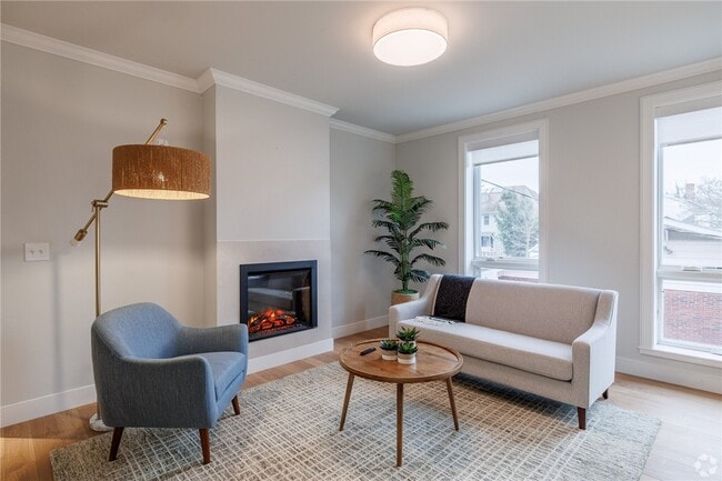 Photo - 105 W Court St