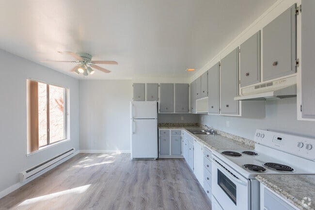 Photo - Del Coronado Apartments