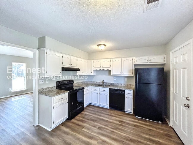 Photo - 3400 Laurelwood Dr