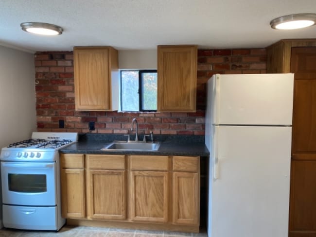 Photo - 339 Village St