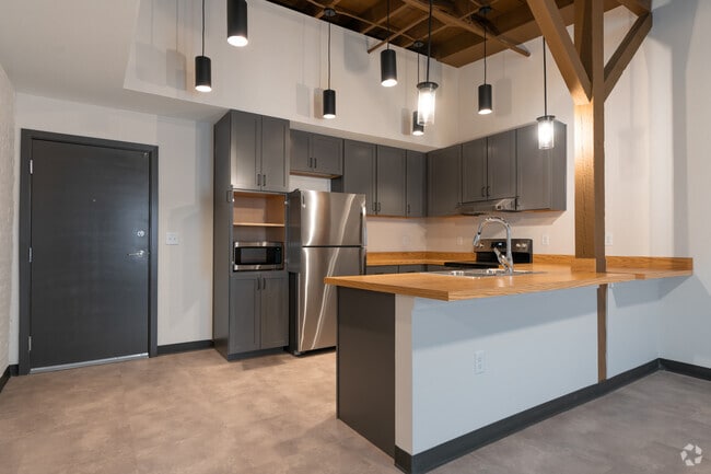 1BR, 1BA - 705SF - Kitchen