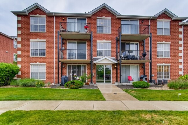 Photo - 16620 Liberty Cir Unit 1N