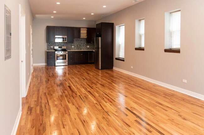 1928 W Winona St Unit 2