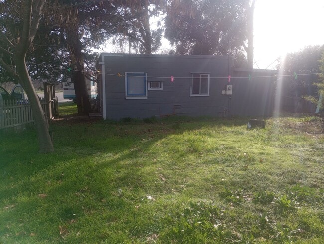 Single family one bedroom house no neighbors attach - 11638 Andrews St Casa