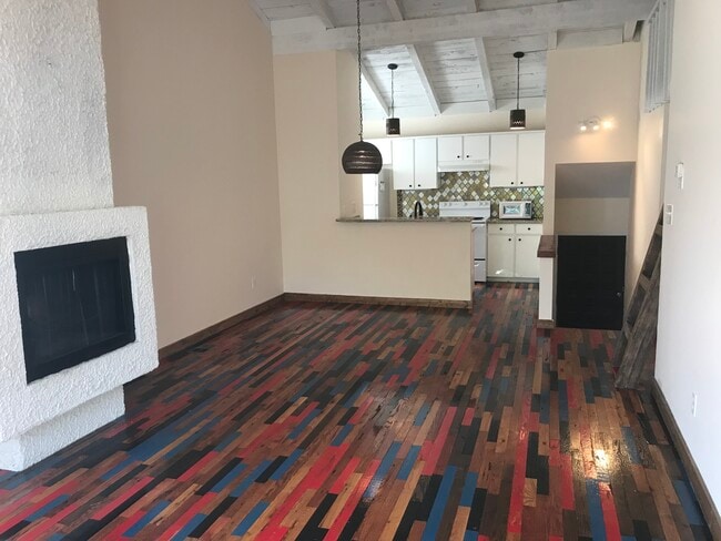 Photo - 207 Hi Cir N