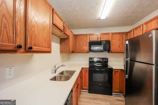 Photo - 1479 Steam Engine Way NE