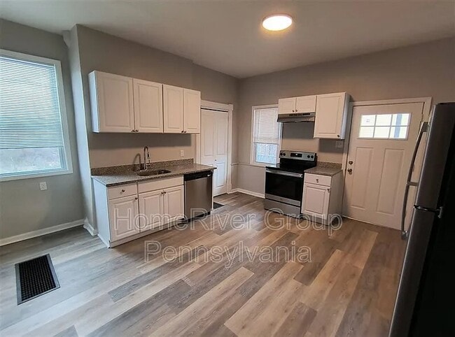 Photo - 935 Manton Wy