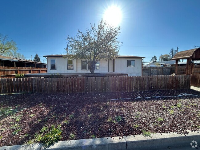 Building Photo - 3 Bedroom / 2 Bath Home in SE Redmond