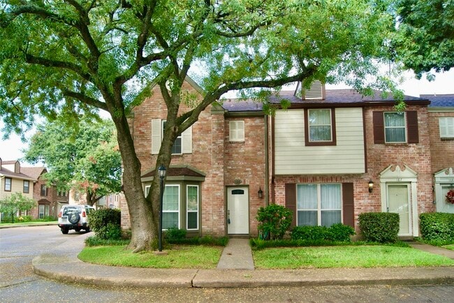 Building Photo - 5801 Lumberdale Rd Unit 166