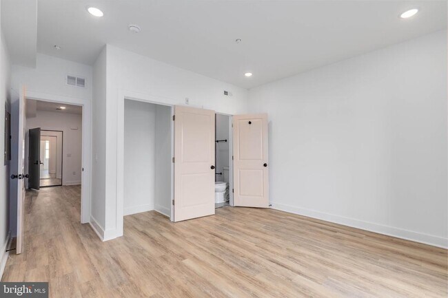 Photo - 3842 Fairmount Ave