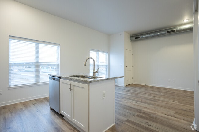 Studio, 1 BA - 504 SF