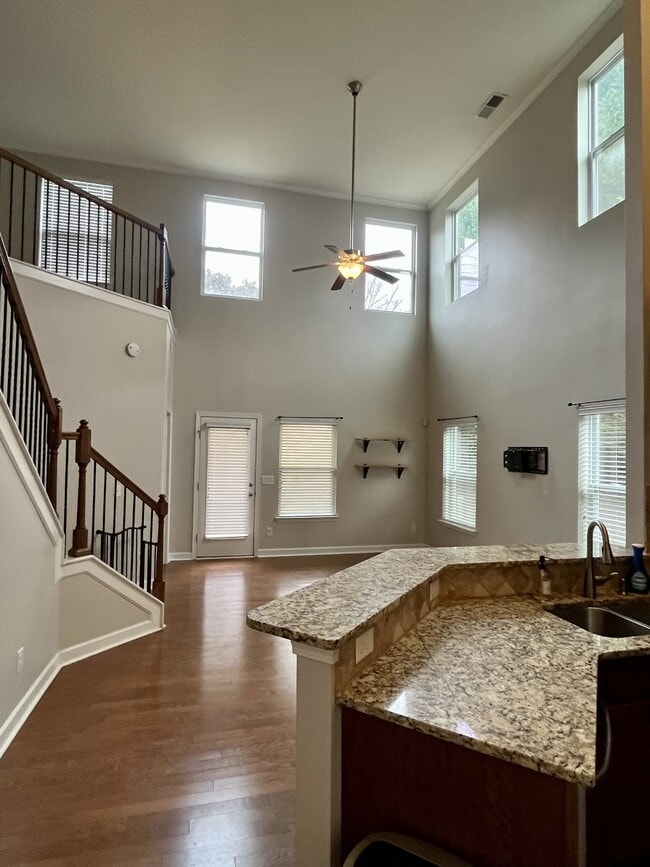 Photo - 5661 Tipperlinn Way