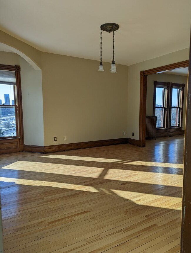 Photo - 653 5th St E Unit Upper