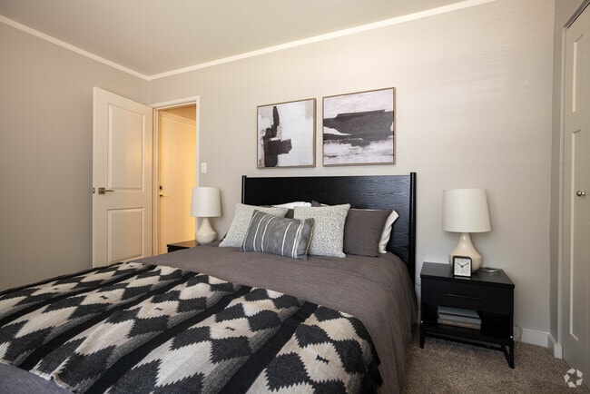 1BR, 1BA - 850SF