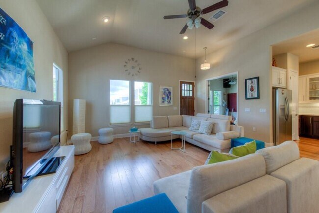 Photo - 4524 Ruiz St